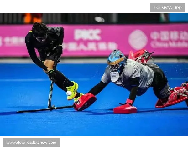 全运会曲棍球比赛期间冷空气来袭，细雨中进行比赛